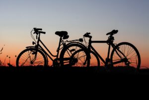 ¿Qué necesitas para circular de noche en bicicleta?