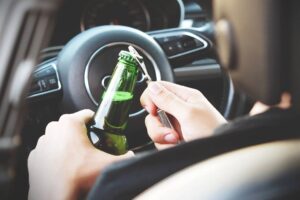 ¿Cómo se elimina y cuáles son los efectos sobre la conducción del alcohol?