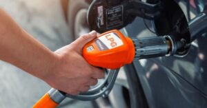 Cómo ahorrar combustible conduciendo: Guía completa