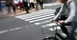 Prevenir accidentes con ciclistas y peatones: guía para conductores responsables